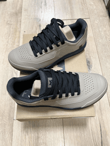 test des chaussures de VTT Fox Union flat : unboxing